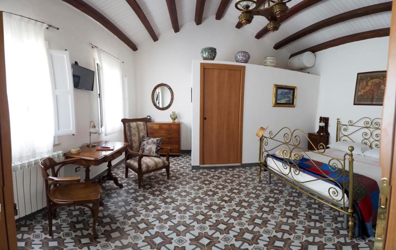 B&B Manca1Fiorino Buseto Palizzolo Szoba fotó